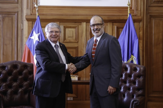 Ministro de Hacienda, Rodrigo Valdés, se reúne con el presidente de la Corte Suprema, Hugo Dolmestch.