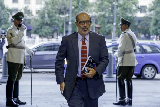 Ministro de Hacienda, Rodrigo Valdés, arriba a La Moneda para participar del Comité de ministros del área Económica.