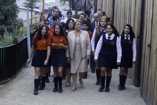 17 de marzo: Ministro Valdés acompaña a la Presidenta en la presentación de la Política Nacional de la Niñez y Adolescencia 2015-2025.  