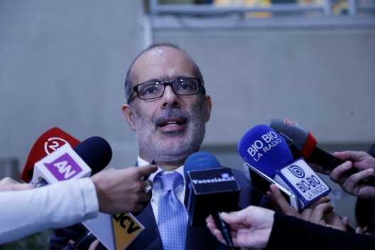 Ministro de Hacienda, Rodrigo Valdés, aborda el Imacec de febrero de 2,8% anunciado por el Banco Central.