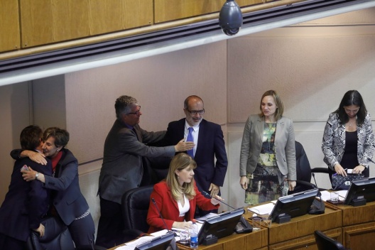 Ministro Valdés celebra aprobación de Reforma Laboral en el Senado.