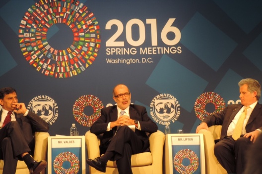 Ministro Valdés en seminario "Fortalecer la red de protección financiera mundial” del FMI.