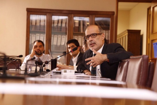 Ministro Valdés expone sobre productividad ante la Comisión de Hacienda de la Cámara de Diputados.