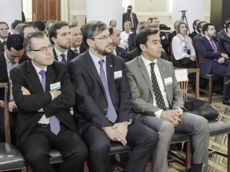 Osvaldo Macías, superintendente de Pensiones, Carlos Pavez, superintendente de Valores y Seguros, y Eric Parrado, superintendente de Bancos e Instituciones Financieras, durante Chile Day 2016.