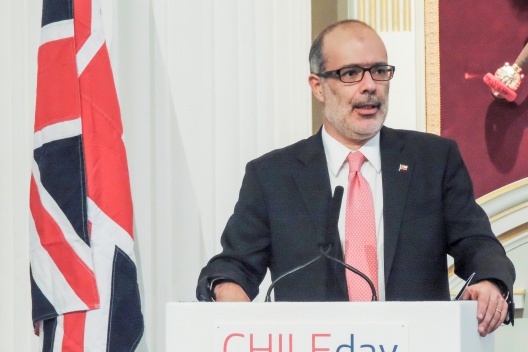 Ministro de Hacienda, Rodrigo Valdés, realiza presentación en Chile Day 2016 en Londres.
