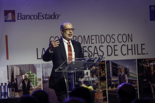 Ministro de Hacienda expone en desayuno del BancoEstado.