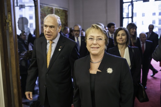 Presidenta Bachelet junto a Secretario General OCDE, Ángel Gurría.