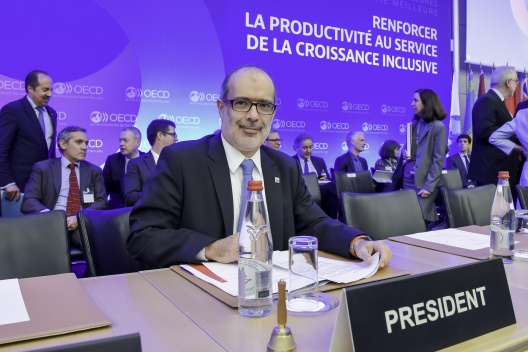 Ministro Valdés al cierre del panel sobre productividad para crecimiento inclusivo en Cumbre Ministerial OCDE.