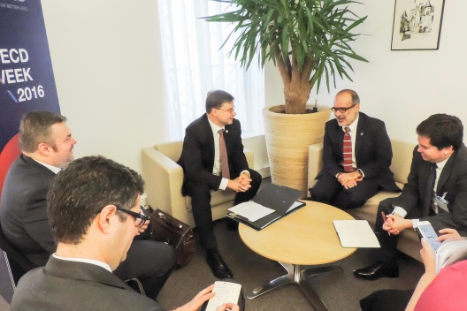 Ministro Valdés y equipo sostienen reunión bilateral con Vice-Presidente Comisión Europea, Valdis Dombrovskis.