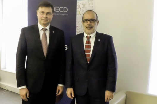 Ministro de Hacienda sostiene reunión bilateral con Vice-Presidente de la Comisión Europea.