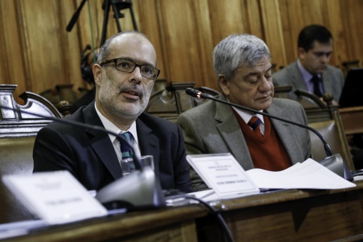 Ministro de Hacienda, Rodrigo Valdés, junto al director de Presupuestos, Sergio Granados, asisten a la Comisión Especial Mixta de Presupuestos del Congreso, para dar a conocer el Avance de la Ejecución Presupuestaria.