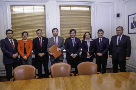 Subsecretario Micco, ministro Barraza y rector PUC, Ignacio Sánchez, firman acuerdo de colaboración para generar políticas innovadoras de desarrollo inclusivo.
