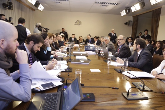 El ministro Valdés expuso ante la Comisión de Educación de la Cámara sobre el proyecto de ley de educación superior.