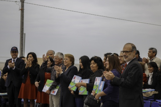  Ministro Valdés acompaña a la Presidenta Bachelet en la entrega de viviendas a 224 familias por Plan Especial Zonas Extremas en gira por Arica y Parinacota.