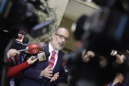 Ministro Valdés se refiere a la baja del desempleo en el Gran Santiago en junio.