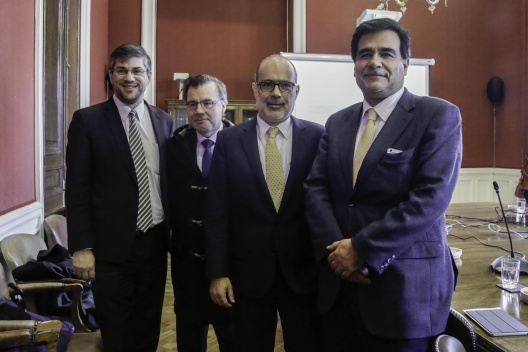 Ministro de Hacienda junto al director del SII, el superintendente de Valores y Seguros, y el superintendente de Pensiones.