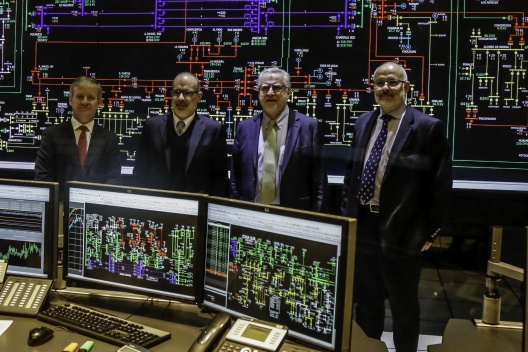 Ministros de Hacienda y Energía visitan operación en tiempo real del Sistema Interconectado Central.