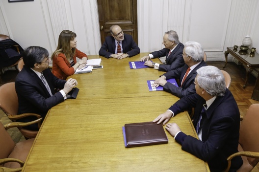 19 de agosto: Ministros de Hacienda y Trabajo, junto al superintendente de Valores y Seguros, se reúnen con representantes de la Asociación de Aseguradoras de Chile.