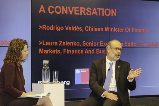 Ministro de Hacienda dialoga con Laura Zelenko de Bloomberg sobre el escenario económico y fiscal de Chile.