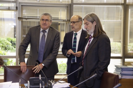 Ministro Valdés junto a senadores Pizarro y Letelier en la Comisión Mixta de diputados y senadores.