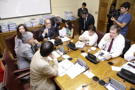 Ministro Valdés aborda el Presupuesto 2017 en la Comisión Mixta de senadores y diputados. 