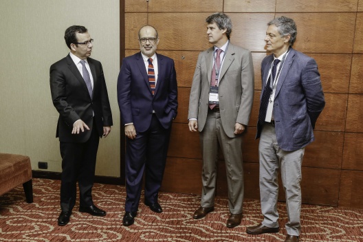 El ministro Valdés junto al titular de Economía, Luis Felipe Céspedes, se reunieron en un encuentro 2+2 con sus respectivos pares argentinos, el ministro de Hacienda y Finanzas, Alfonso Prat-Gay y el titular de Producción, Francisco Cabrera.