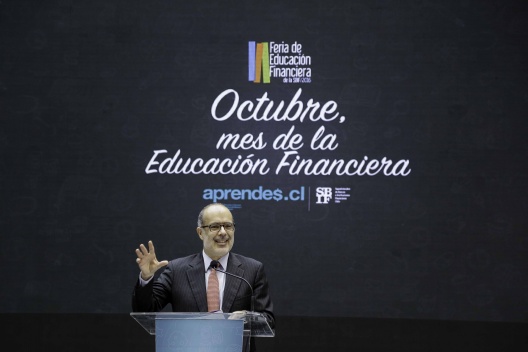 4 de octubre: Ministro de Hacienda participa en la tercera Feria de Educación Financiera SBIF en el Centro Cultural Palacio La Moneda.
