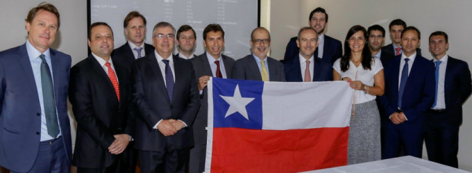 Ministro Valdés informó que Chile colocó exitosamente un bono en pesos