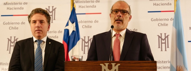Ministro de Hacienda, Rodrigo Valdés, junto al titular de Hacienda de Argentina, Nicolás Dujovne, abordan agenda económica entre ambos países.
