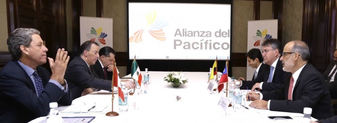 Titulares de Finanzas dialogan durante la XII Reunión de Ministros de Finanzas de la Alianza del Pacífico.