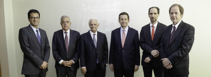 El Comité Financiero está integrado por José De Gregorio (presidente), Cristián Eyzaguirre (vicepresidente), Ricardo Budinich, Jaime Casassus, Martín Costabal e Igal Magendzo. 