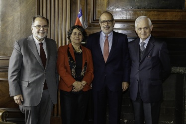24 de abril: Ministro Valdés se reúne con el Comité Ejecutivo de BancoEstado, conformado por   Jorge Rodríguez Grossi (presidente), Enrique Marshall (vicepresidente) y Jessica López (gerente   general).