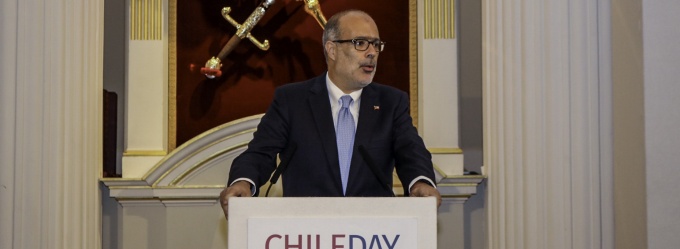 Ministro de Hacienda expone en Chile Day Londres 2017.