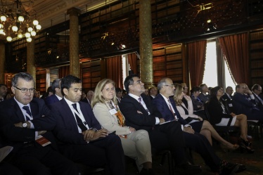 Superitendentes de Pensiones, Osvaldo Macías, y Bancos e Instituciones Financieras, Eric Parrado, junto al ministro Valdés durante Chile Day.