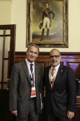 Ministro de Hacienda y embajador de Chile en Reino Unido, Rolando Drago, en un alto de las actividades de Chile Day en One Whitehall.
