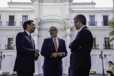 12 de junio: Ministro de Hacienda junto al presidente del Banco Central, Mario Marcel, y el superintendente de Bancos e Instituciones Financieras, Eric Parrado, tras ceremonia de firma del proyecto de ley que moderniza la legislación bancaria.