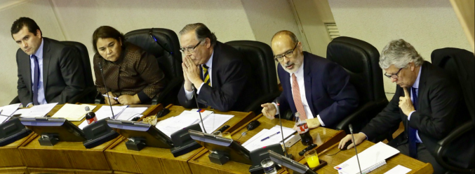 Ministro de Hacienda participa en sesión especial de Sala del Senado que aborda la crisis que afecta al Servicio Nacional de Menores.