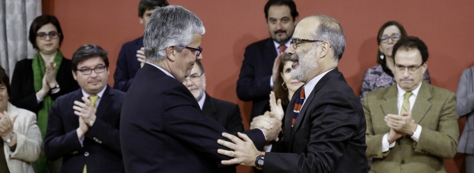 Ministro Eyzaguirre y Rodrigo Valdés durante la ceremonia de cambio de gabinete en el Salón Montt Varas del Palacio de La Moneda.