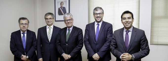Ministro de Hacienda, Nicolás Eyzaguirre, junto al Consejo de Estabilidad Financiera 