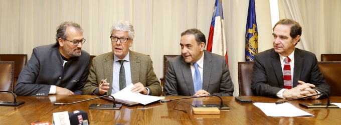 Ministerio de Hacienda y el Congreso firman protocolo de acuerdo sobre transparencia fiscal.