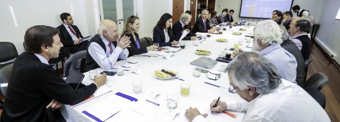 Ministro Larraín en la cuarta reunión de la Mesa de Desarrollo Integral