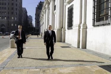 El Ministro de Hacienda, Felipe Larraín, hoy a la salida del Comité Político en La Moneda.