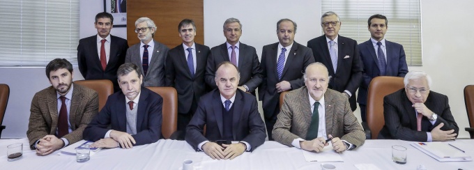 Felipe Larraín reunión autoridades por guerra comercial.