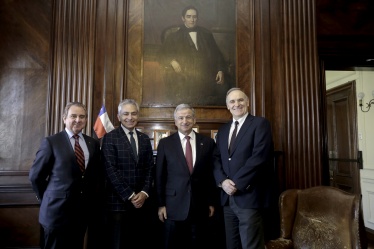 El Ministro de Hacienda, Felipe Larraín, se reunió con la directiva de Asimet, que fue liderada por su Presidente, Dante Arrigoni, el primer vicepresidente, Italo Ozzano, y el gerente general, Marcelo Fuster.
