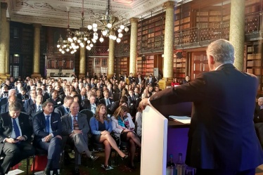 El Ministro de Hacienda, Felipe Larraín, expuso hoy ante más de 350 ejecutivos, inversionistas y autoridades del sector financiero de Chile y el extranjero en el Chile Day en Londres.