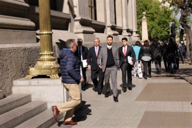 El Ministro de Hacienda, Felipe Larraín, llegando al Banco Central de Chile a participar de la Reunión de Política Monetaria.