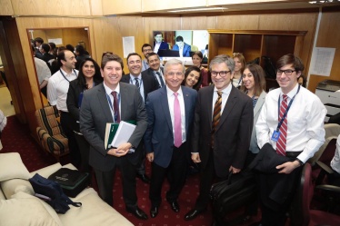 El Ministro de Hacienda, Felipe Larraín, junto a las autoridades de Dipres y al Presidente del Banco Central, Mario Marcel, en el Congreso Nacional.