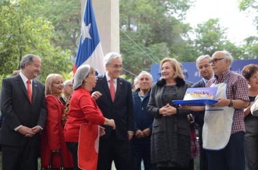Ministro Felipe Larraín, junto al Presidente Sebastián Piñera, visita el Centro del Adulto Mayor de Caja Los Andes, en la Comuna de Santiago.