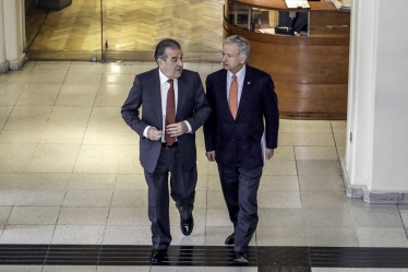 Ministro de Hacienda y ex Presidente Eduardo Frei anuncian decisión de que Chile se incorpore al Banco Asiático de Inversión en Infraestructura