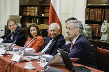 El Ministro de Hacienda, Felipe Larraín, en la presentación del  libro "Concesiones de Obras Públicas" de José Antonio Ramírez.